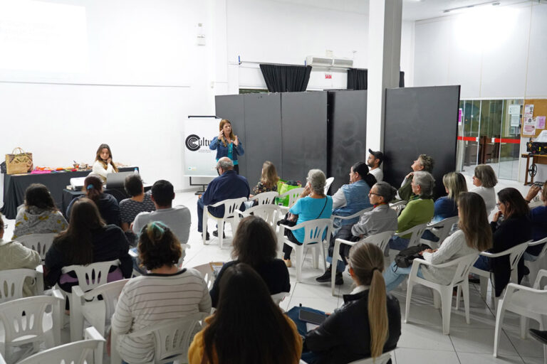 Formação de Identidade Cultural e Artesanato