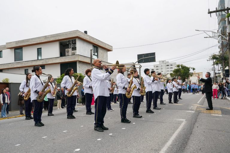 Desfile cívico (Piçarras)