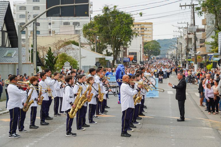 Desfile cívico (Piçarras)