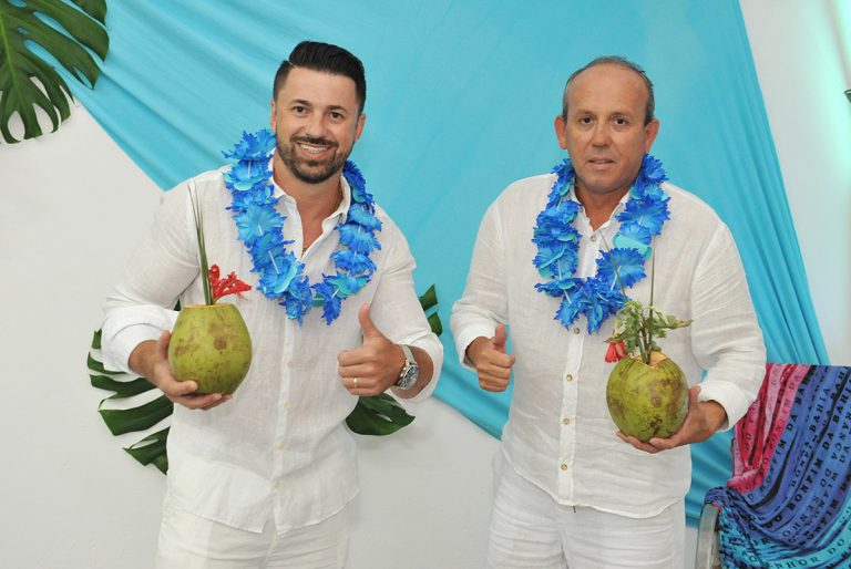 Alex e Calo – festa havaiana (Piçarras)